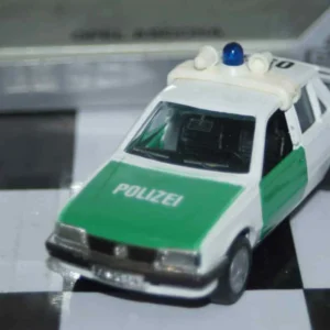 Gama opel vauxhall ascona cavalier polizei 81170000 in 1:43 scale
