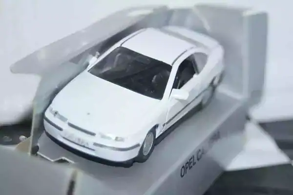 Gama opel vauxhall calibra in white 2 door 1138 in 1:43 scale