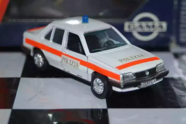 Gama opel vauxhall ascona cavalier polizei 81170000 in 1:43 scale