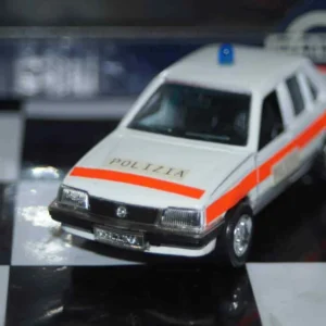 Gama opel vauxhall ascona cavalier polizei 81170000 in 1:43 scale