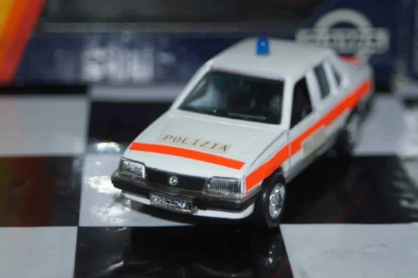 Gama opel vauxhall ascona cavalier polizei 81170000 in 1:43 scale