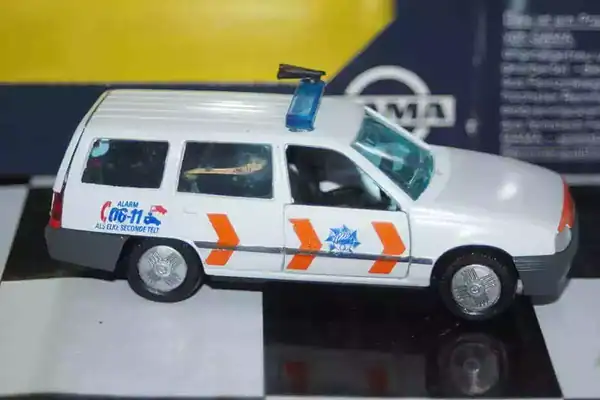 Gama opel vauxhall astra kadett mk2 81199000 in 1:43 scale