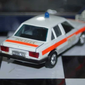 Gama opel vauxhall ascona cavalier polizei 81170000 in 1:43 scale