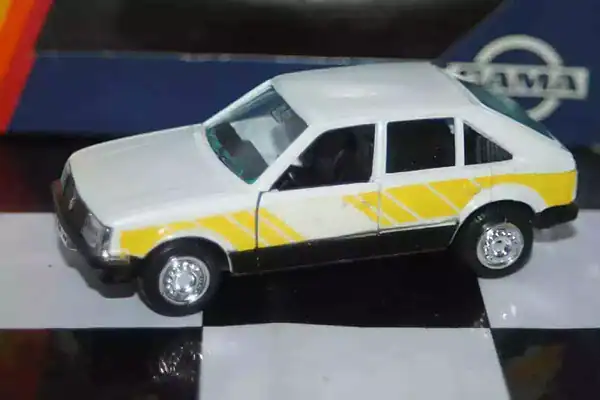 Gama opel vauxhall astra kadett mk1 8901 in 1:43 scale