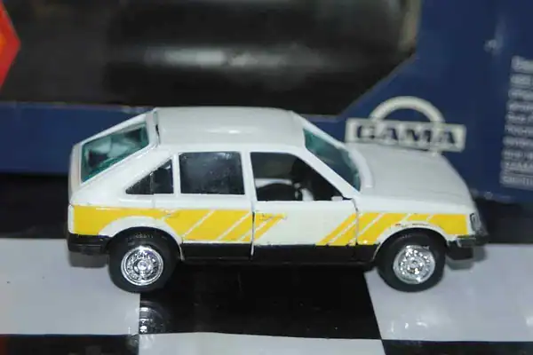 Gama opel vauxhall astra kadett mk1 8901 in 1:43 scale