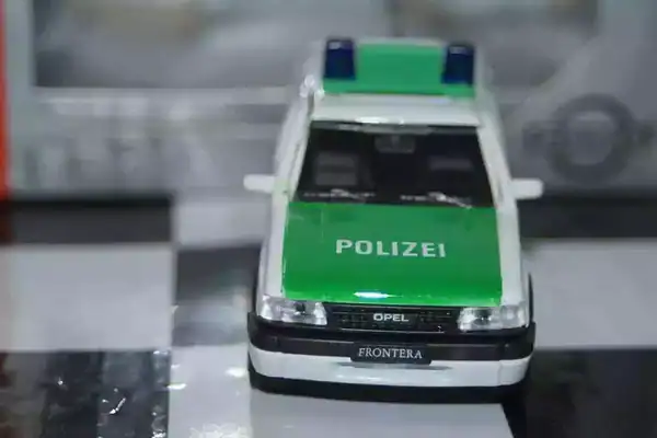 Gama opel vauxhall frontera 5 door polizei 51142 in 1:43 scale