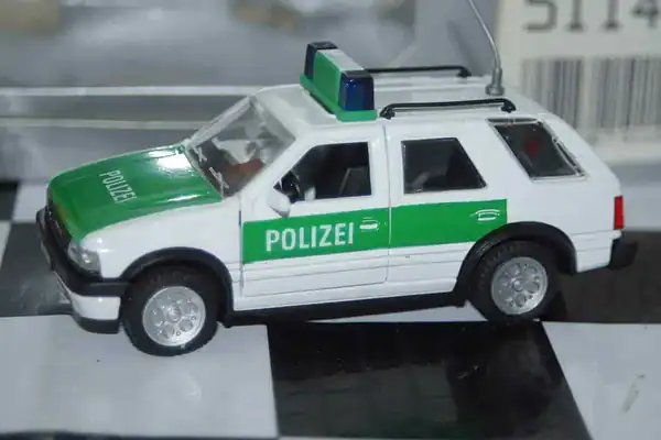 Gama opel vauxhall frontera 5 door polizei 51142 in 1:43 scale