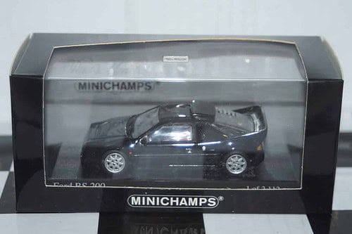 Minichamps ford thunderbird in black 2002 1/43rd 400 082131