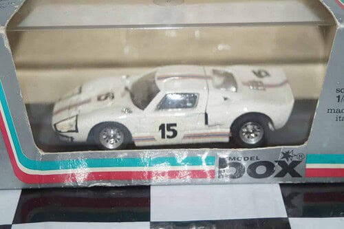 Model box ford gt 40 lemans 66 #55 1:43 ref 8456 (crack in case)+1 x loose ford gt