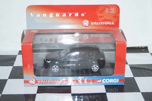 Vanguards vauxhall astra green va09401 1:43 scale