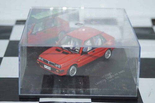 Vitesse skid lancia delta hf integrale 1987 in red ref vcc083 - wrong case and broken