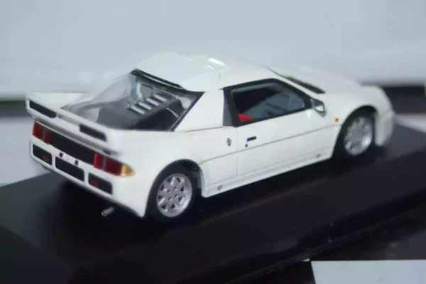 Minichamps ford rs 200 1986 in white 1/43rd 430 080200
