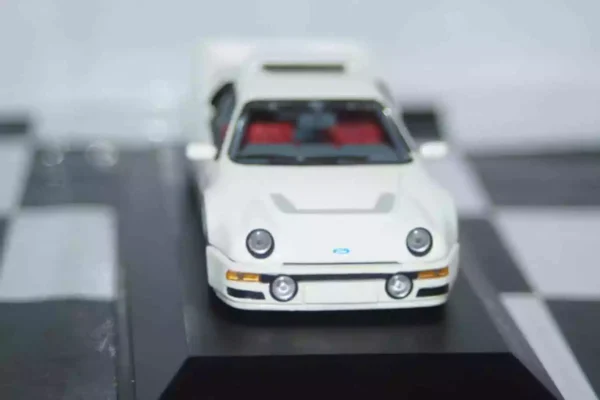 Minichamps ford rs 200 1986 in white 1/43rd 430 080200