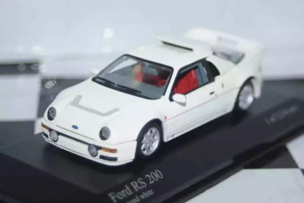 Minichamps ford rs 200 1986 in white 1/43rd 430 080200