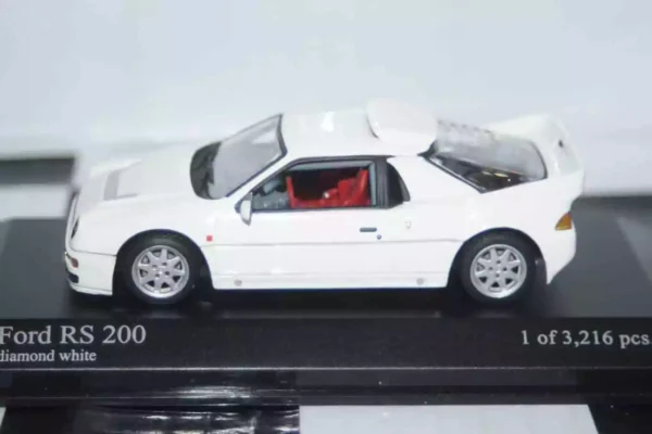 Minichamps ford rs 200 1986 in white 1/43rd 430 080200