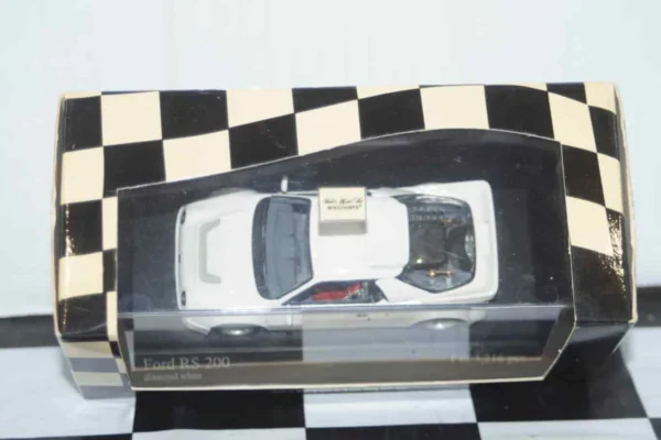 Minichamps ford rs 200 1986 in white 1/43rd 430 080200