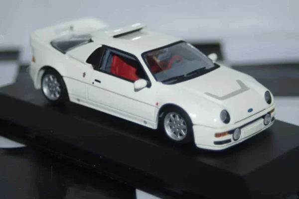 Minichamps ford rs 200 1986 in white 1/43rd 430 080200