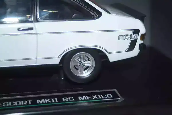 Sunstar ford escort mk2 rs mexico diamond white 1976 4633r 1:18