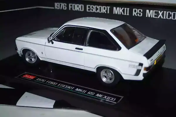 Sunstar ford escort mk2 rs mexico diamond white 1976 4633r 1:18