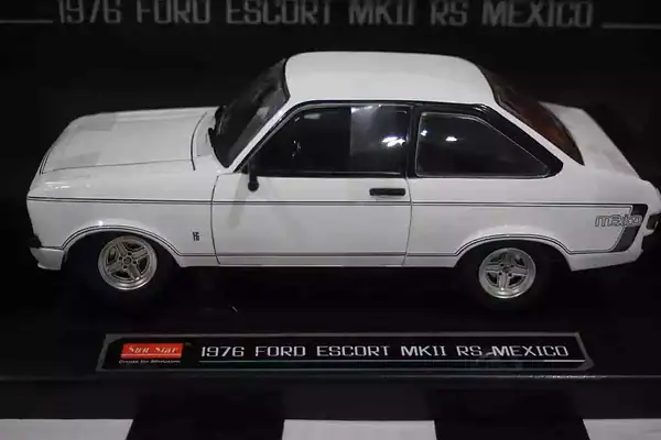 Sunstar ford escort mk2 rs mexico diamond white 1976 4633r 1:18