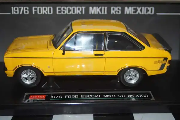 Sunstar ford escort mk2 rs mexico signal yellow 4632r 1:18 scale