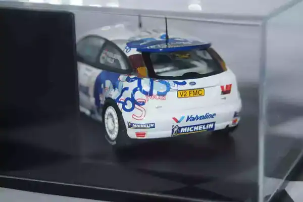 Vitesse / skid ford focus wrc #16 acropolis rally 2000 1:43 skm142
