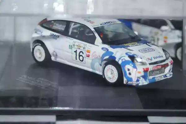 Vitesse / skid ford focus wrc #16 acropolis rally 2000 1:43 skm142