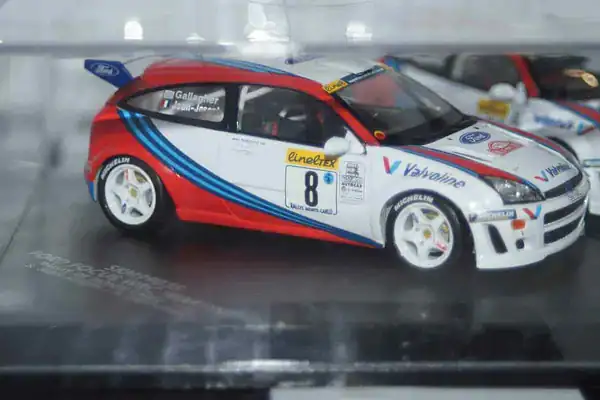 Vitesse / skid ford focus wrc 'martini' #8 rally monte carlo 1999 1:43 skm99035