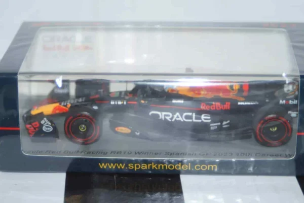 Spark oracle red bull racing rb19 winner spanish gp 2023 1:43 resin s8910