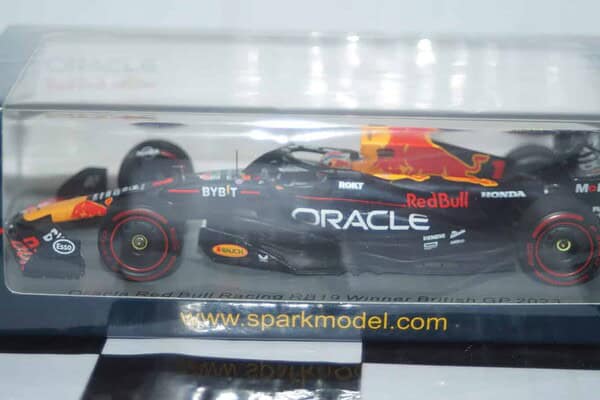 Spark oracle red bull racing rb19 #1 winner canada gp 2023 1:43 resin s8596
