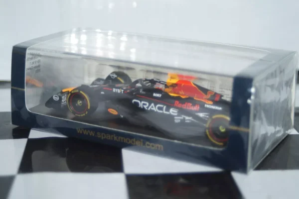 Spark oracle red bull racing rb19 #1 winner canada gp 2023 1:43 resin s8596
