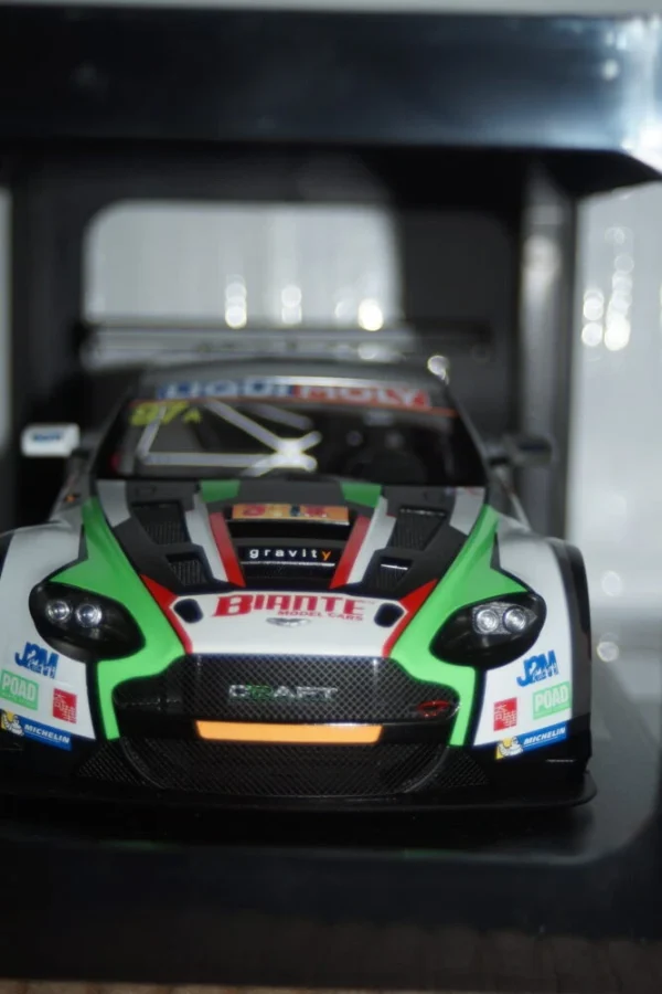 Autoart aston martin vantage 12hr endurance 2015 #97a 1:18 scale 81506