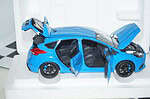 Autoart ford focus rs 2016 blue opening features 1:18 scale 72953
