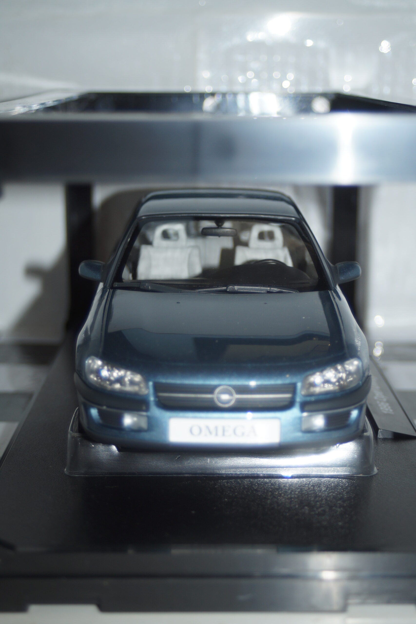 Triple 9 Opel Omega B Roadcar 1996 Blue 1:18 T9-1800431