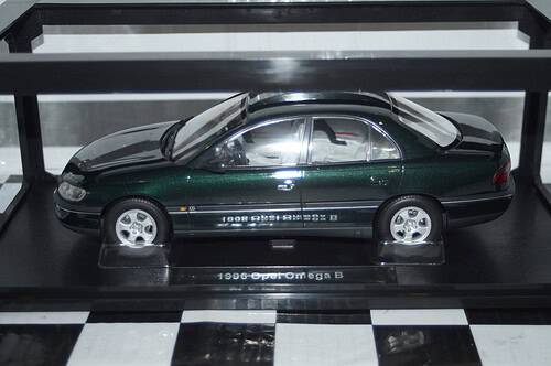 Triple 9 opel omega b roadcar 1996 green 1:18 t9-1800433