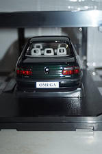 Triple 9 opel omega b roadcar 1996 green 1:18 t9-1800433