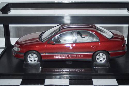 Triple 9 opel omega b roadcar 1996 maroon 1:18 t9-1800432