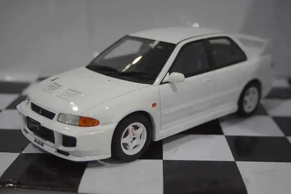 Otto mitsubishi lancer evo 3 white 1:18 resin ot1065