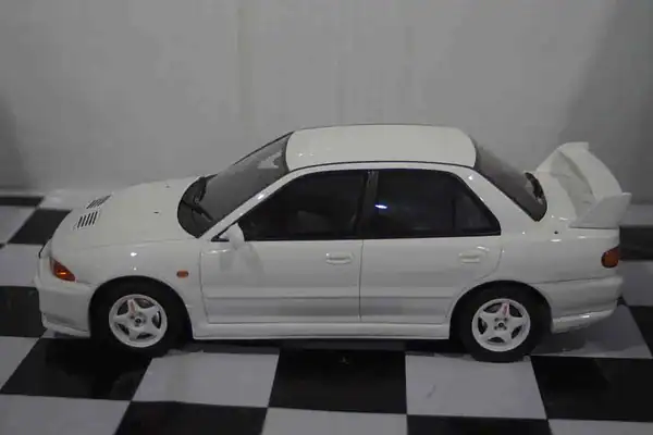 Otto mitsubishi lancer evo 3 white 1:18 resin ot1065