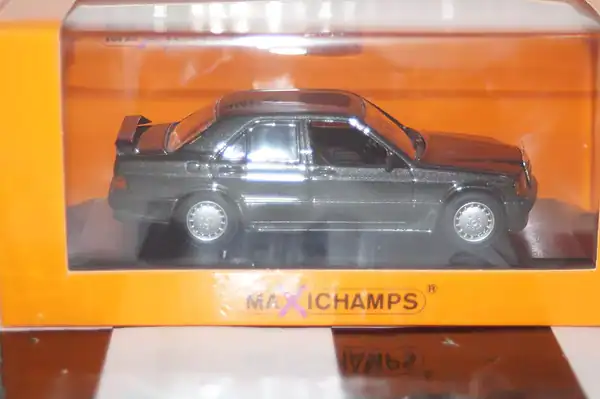 Maxichamps mercedes benz 190e 1984 black 1:43 940 035601
