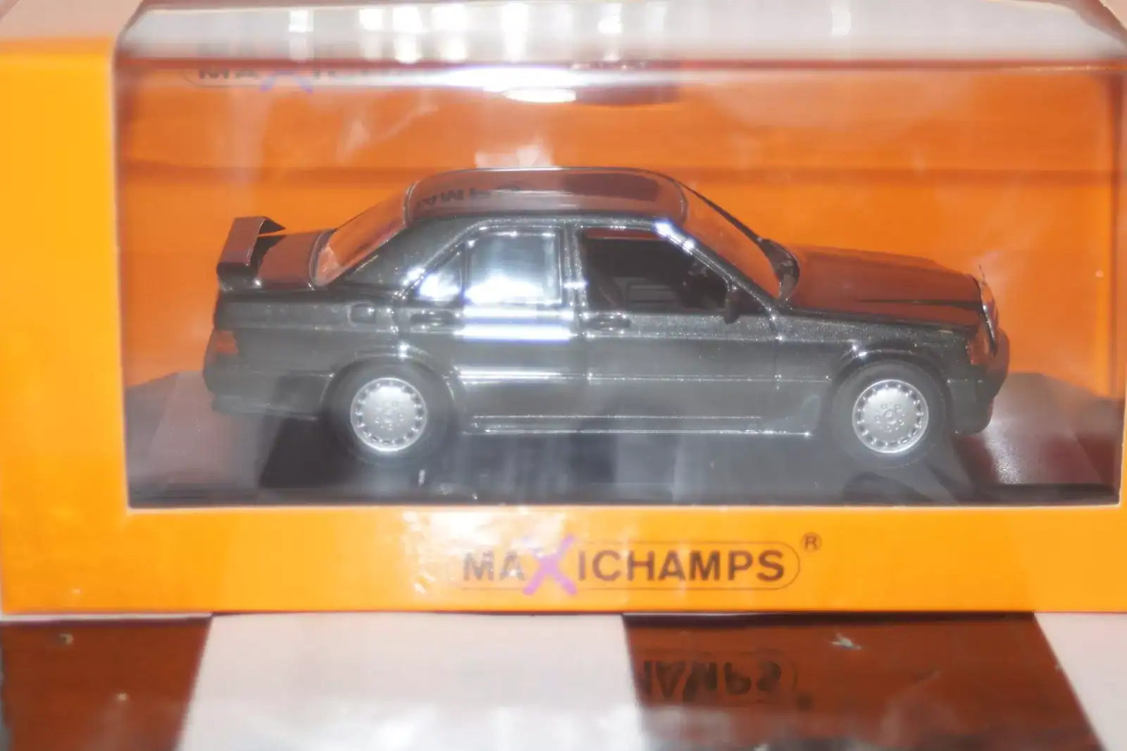 Maxichamps Mercedes Benz 190E 1984 BLACK 1:43 940 035601