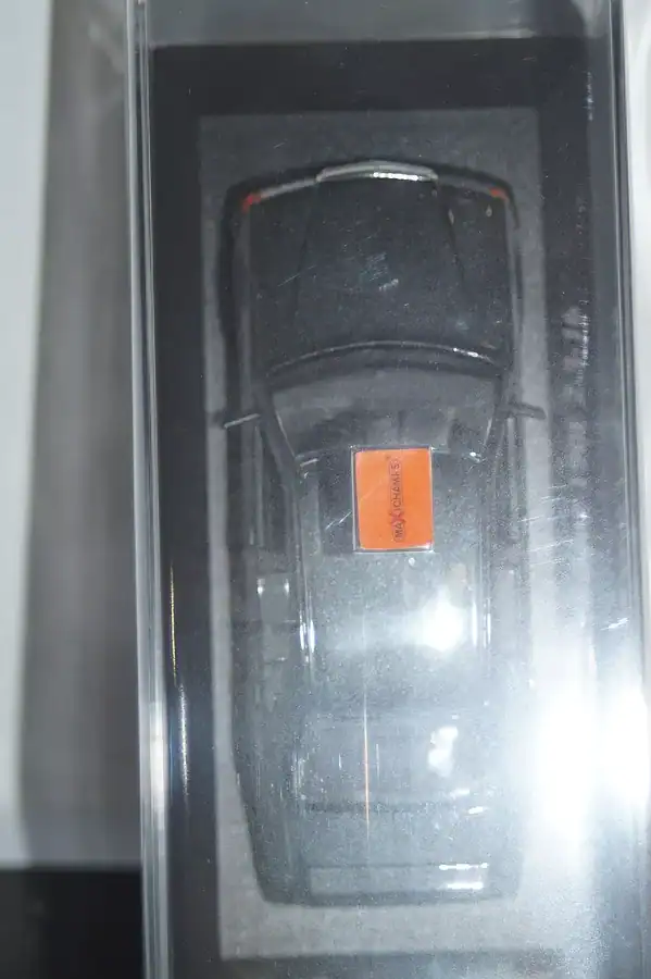 Maxichamps mercedes benz 190e 1984 black 1:43 940 035601
