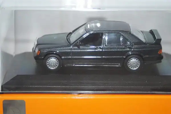 Maxichamps mercedes benz 190e 1984 black 1:43 940 035601