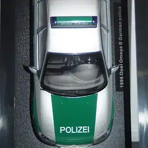 Triple 9 opel omega b 1996 german police silver/green 1:18 t9-1800435