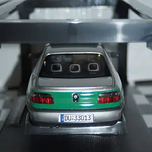 Triple 9 opel omega b 1996 german police silver/green 1:18 t9-1800435
