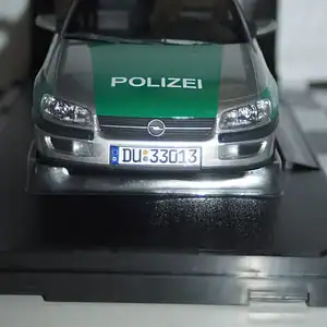 Triple 9 opel omega b 1996 german police silver/green 1:18 t9-1800435