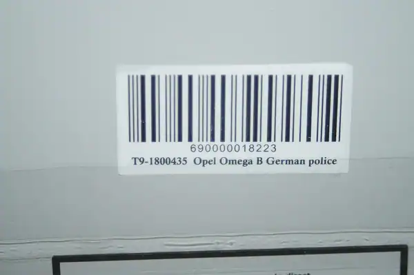 Triple 9 opel omega b 1996 german police silver/green 1:18 t9-1800435