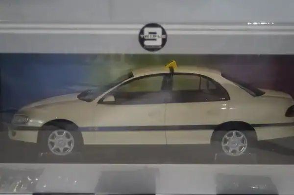 Triple 9 opel omega b 1996 german taxi ivory 1:18 t9-1800434