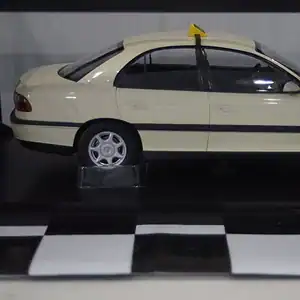 Triple 9 opel omega b 1996 german taxi ivory 1:18 t9-1800434
