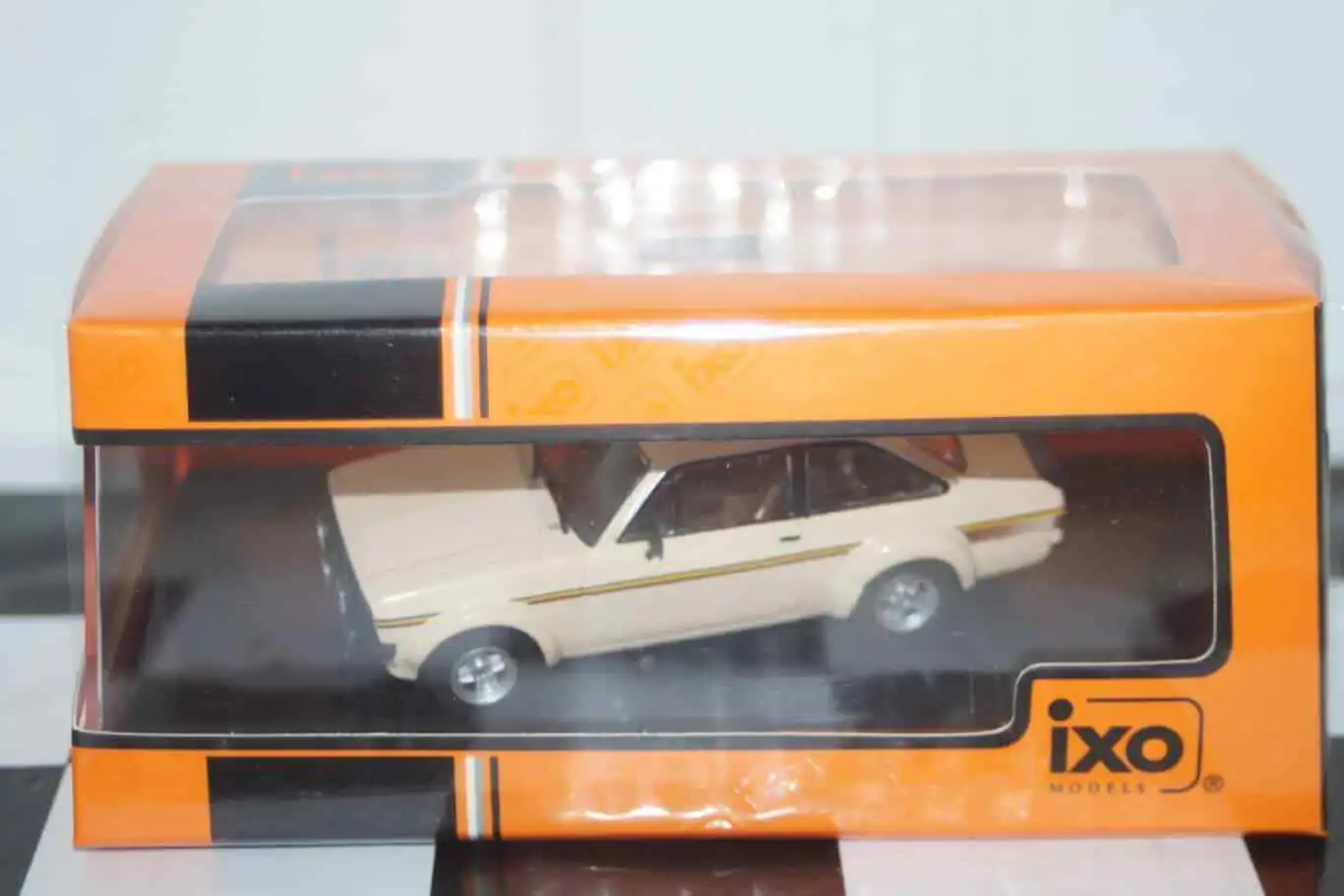 Ixo Ford ESCORT MK2 1976 CLC538N in BEIGE Diecast 1:43